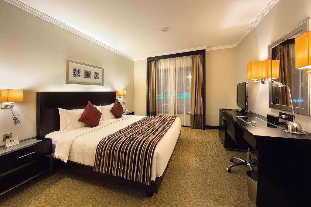 Отель Ramada Plaza By Wyndham Dubai Deira Экстерьер фото