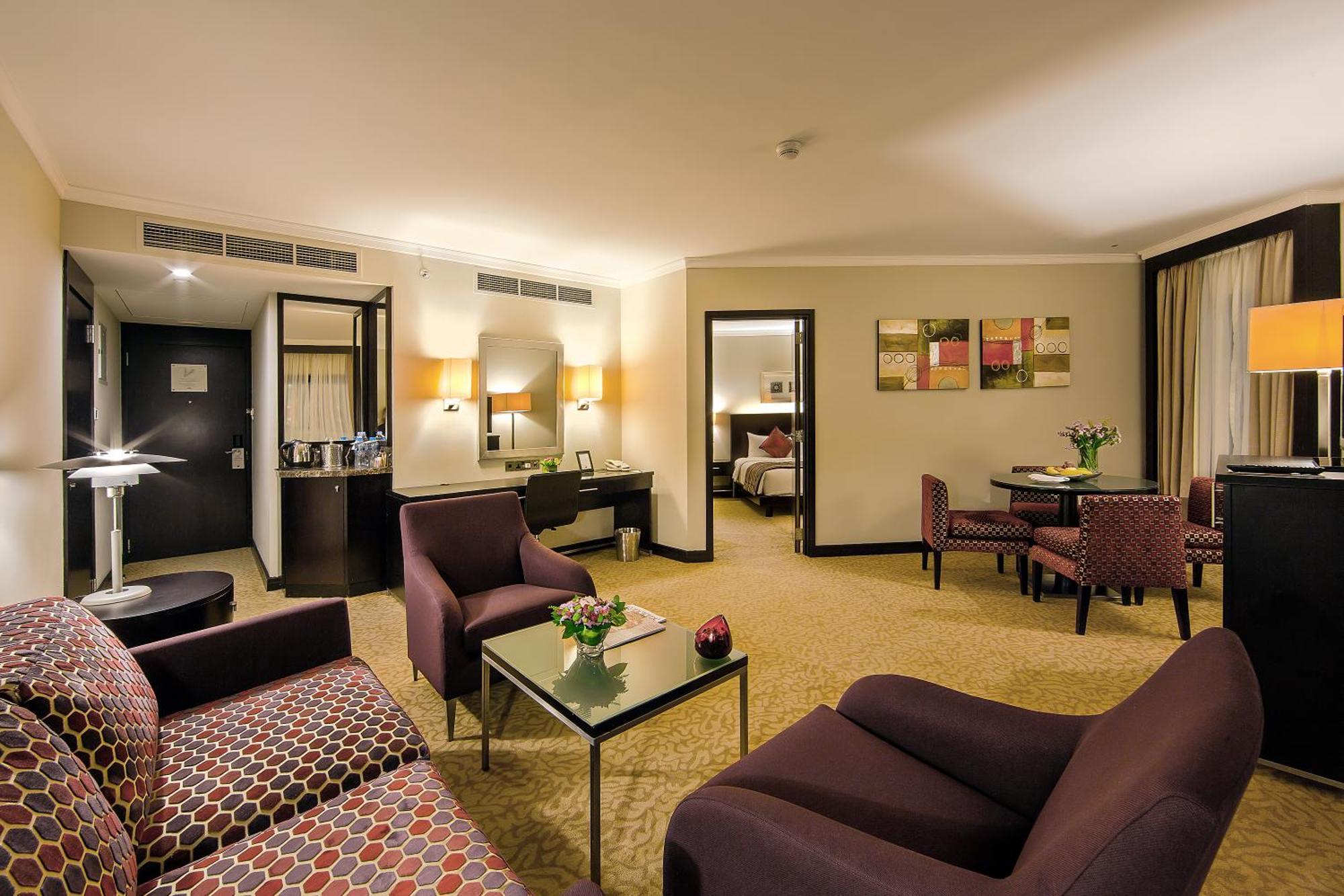 Отель Ramada Plaza By Wyndham Dubai Deira Экстерьер фото