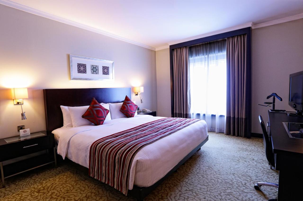 Отель Ramada Plaza By Wyndham Dubai Deira Экстерьер фото