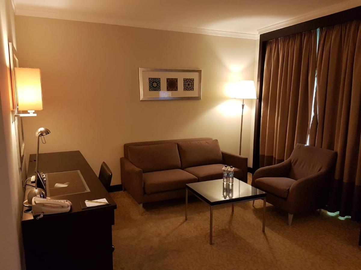 Отель Ramada Plaza By Wyndham Dubai Deira Экстерьер фото