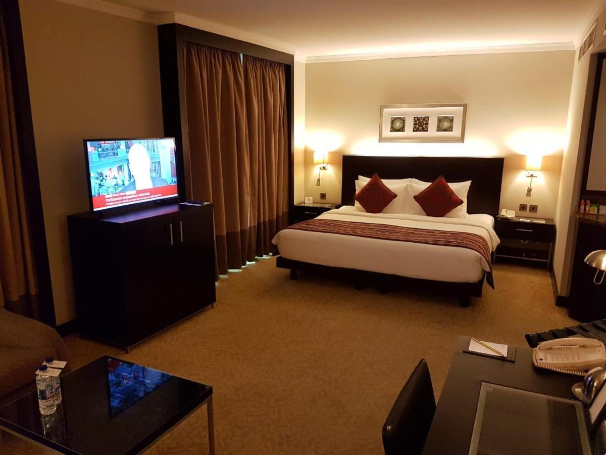 Отель Ramada Plaza By Wyndham Dubai Deira Экстерьер фото