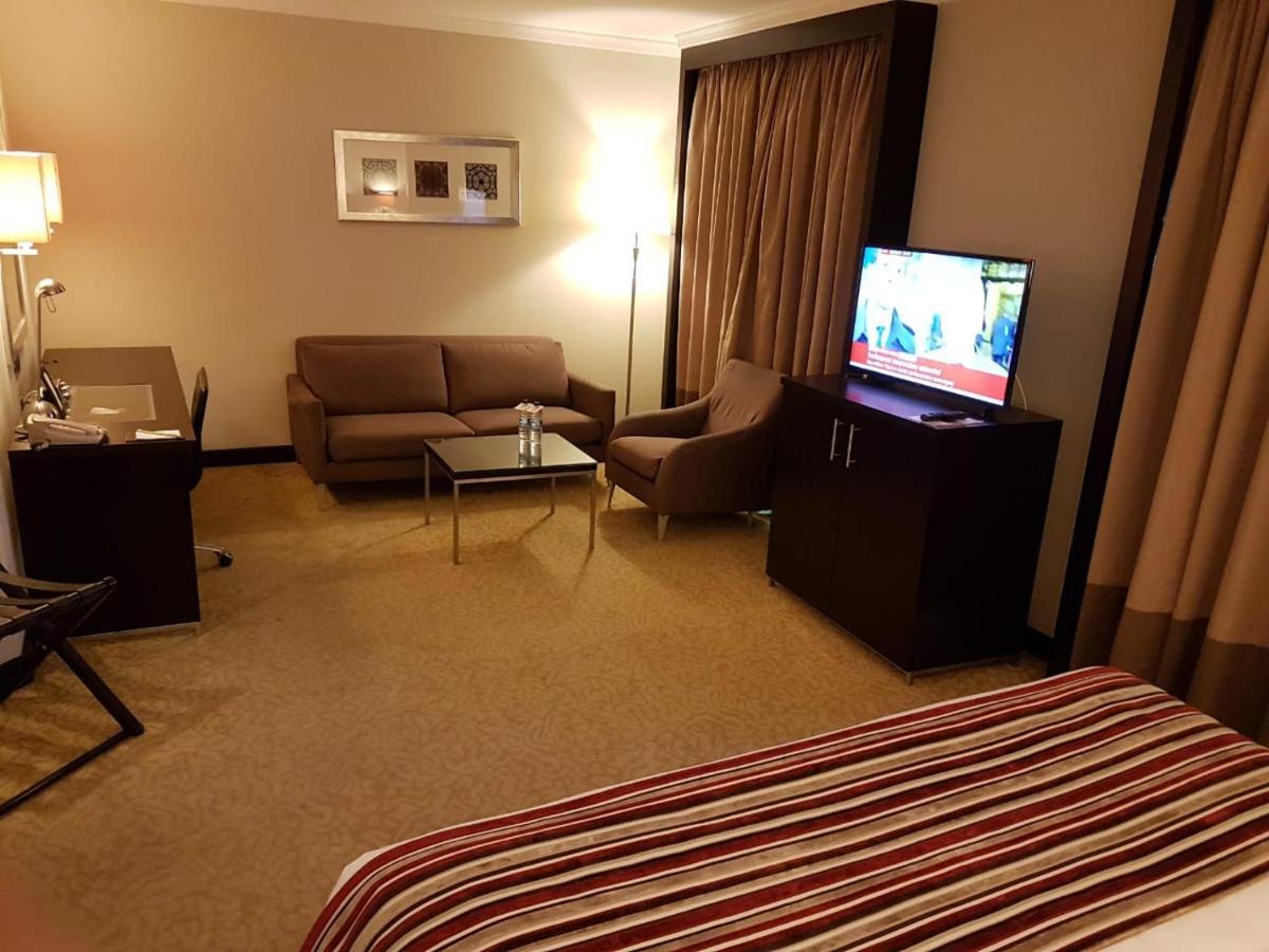 Отель Ramada Plaza By Wyndham Dubai Deira Экстерьер фото